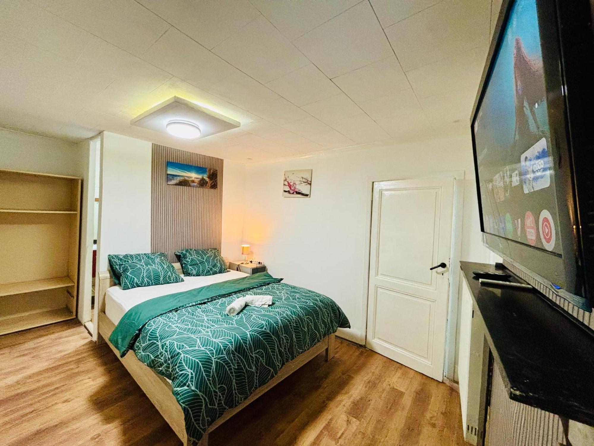 Cozy&Calm Room With Ensuite Heers Екстер'єр фото
